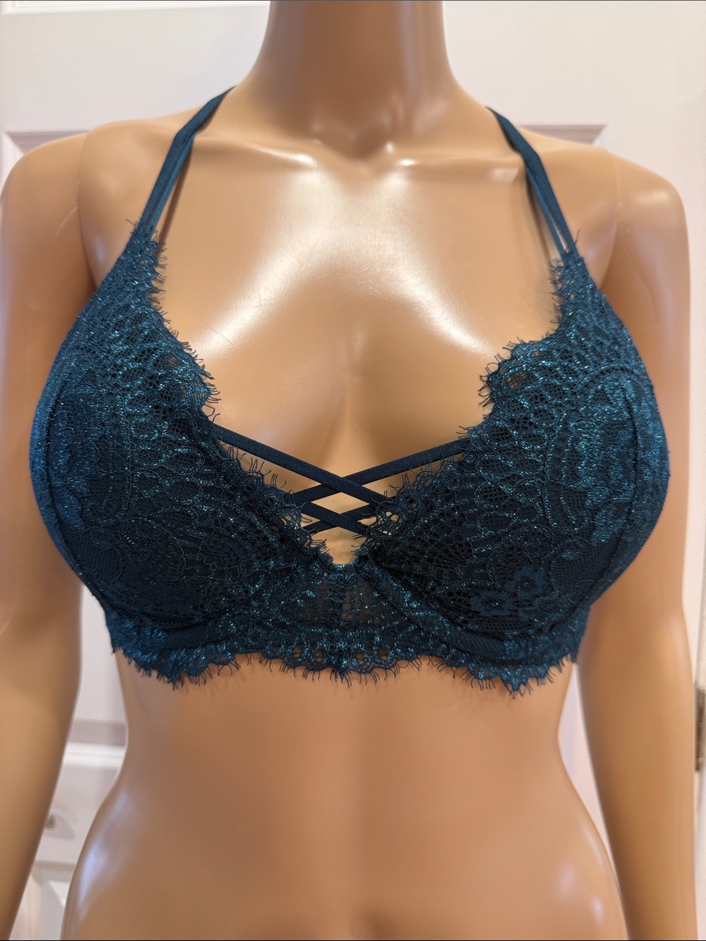 La SENZA Beyond Sexy Lace Strappy Deep Plunge bras